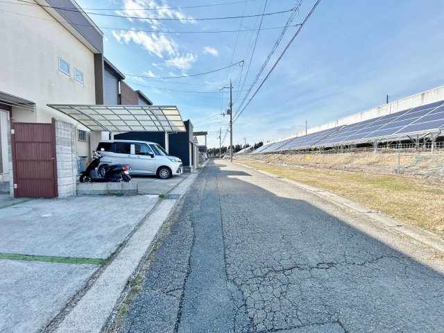 ２０１５年建築の築浅４ＬＤＫ■並列駐車２台可能■即入居ＯＫ■亀岡市篠町王子唐櫃越の前面道路含む現地写真|前道