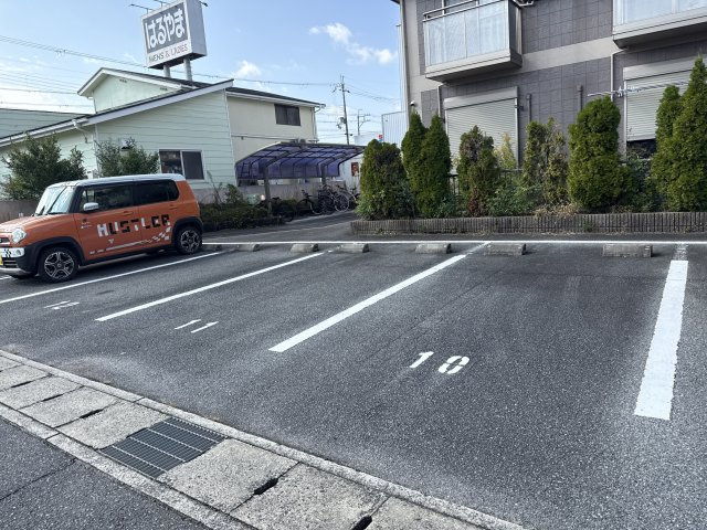 ベルフローラの駐車場