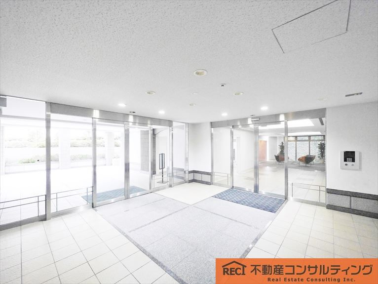 ロイヤルアーク芦屋の外観