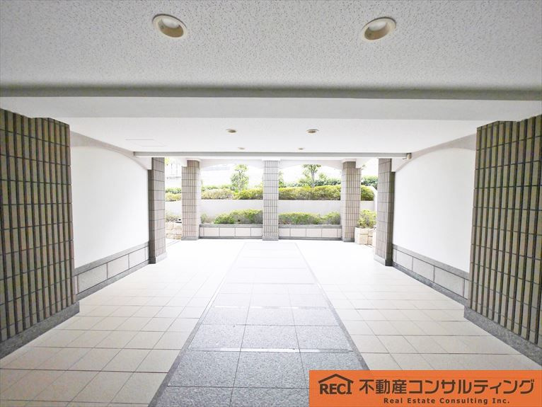 ロイヤルアーク芦屋の外観