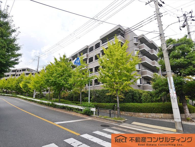 ロイヤルアーク芦屋の外観