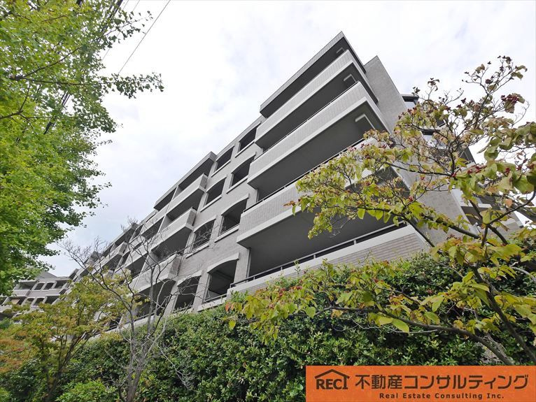 ロイヤルアーク芦屋の外観