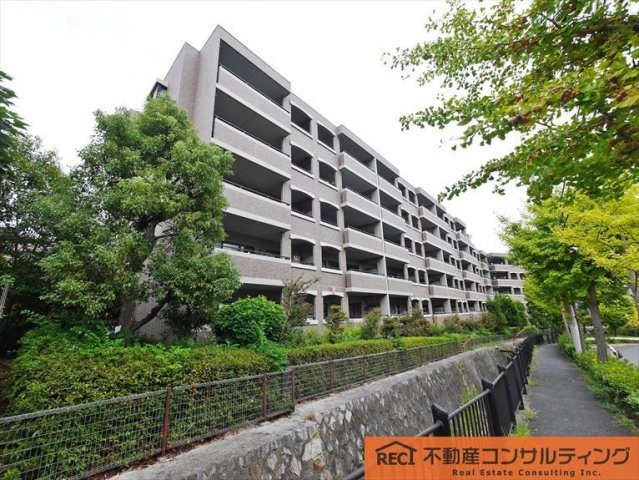 ロイヤルアーク芦屋の外観