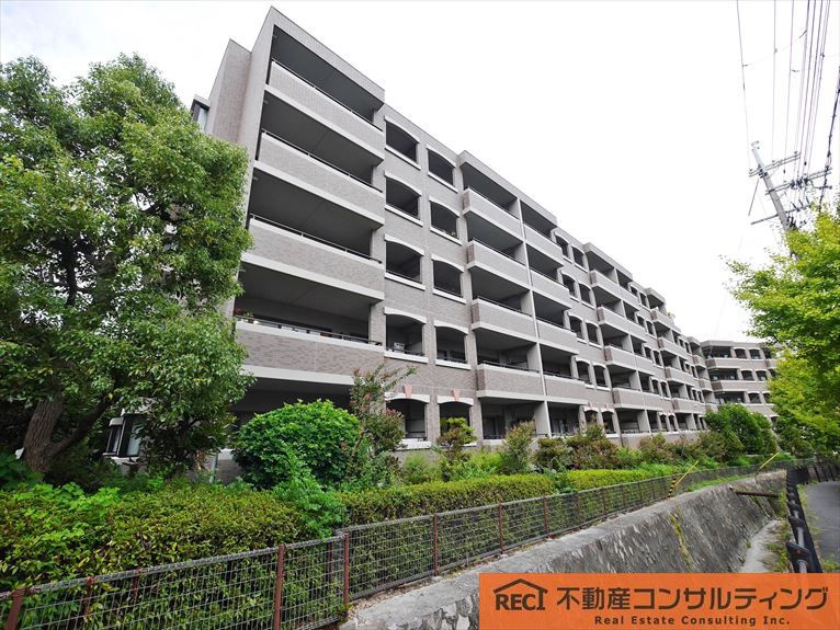 ロイヤルアーク芦屋の外観