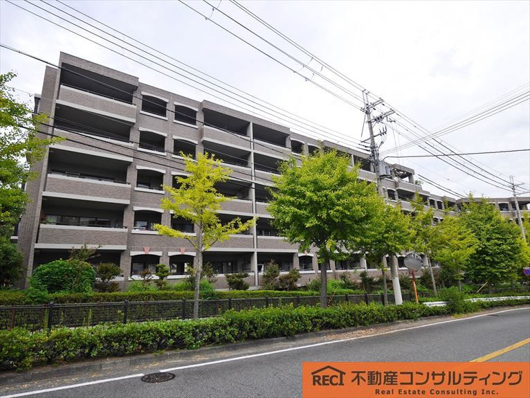 ロイヤルアーク芦屋のエントランス