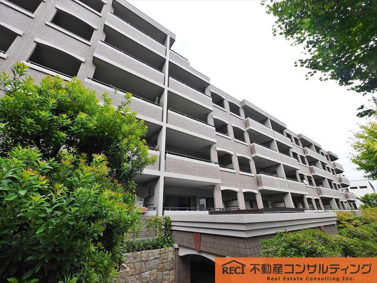 ロイヤルアーク芦屋の外観