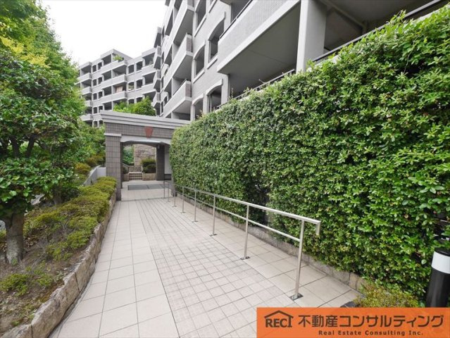 ロイヤルアーク芦屋の外観