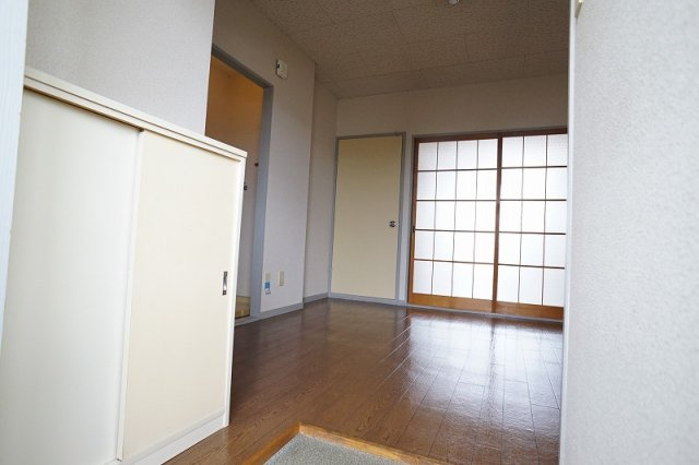 メゾンアサバの玄関