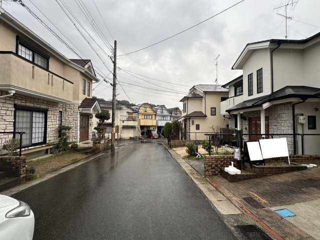 ＪＲ奈良線『木幡』駅まで徒歩１４分＆２沿線利用可能◎リフォーム済み美宅◎駐車２台ＯＫ◎宇治市木幡南山の前面道路含む現地写真|前道