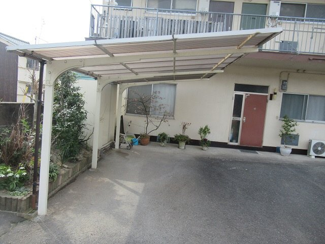 浦岡マンションの駐車場