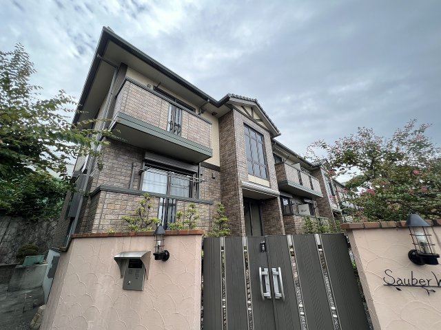 豊中市清風荘２丁目のハイツの外観