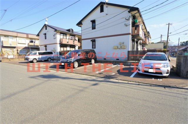 セジュールクレスト【キャッシュバック対象物件】の駐車場|駐車場があるので、車を買う予定の方も安心です