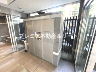 【エントランス】 | 1Fに宅配ロッカーがあります。