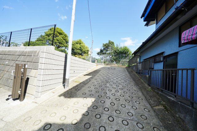 【横浜市旭区上白根２丁目55-1新築戸建て】★仲介手数料無料★（上白根小学校・上白根北中学校）の前面道路含む現地写真