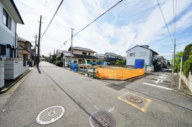 【横浜市瀬谷区南台１丁目10-9全２棟新築戸建て２号棟】★仲介手数料無料★（南瀬谷小学校・南瀬谷中学校）の前面道路含む現地写真