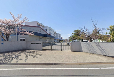 流山市立鰭ヶ崎小学校まで900ｍ