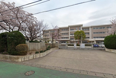 流山市立南流山中学校まで1200ｍ