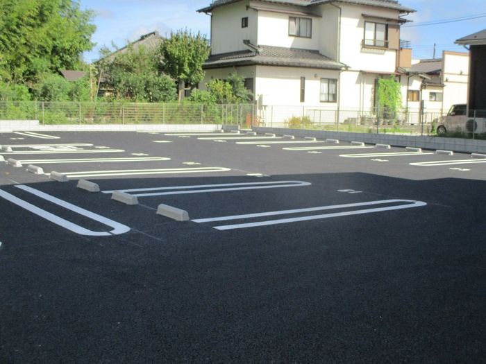 オーフィングⅢの駐車場