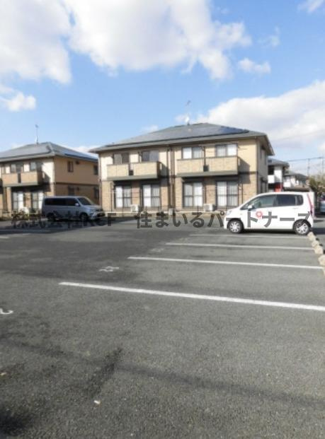 リビングタウン江戸屋敷 Dの駐車場|駐車場に車を止められます