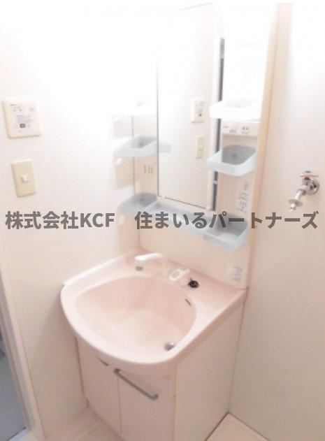 リビングタウン江戸屋敷 Dの洗面所|ゆったりとスペースのある洗面所