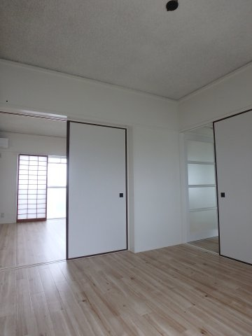 ビレッジハウス境港第三1号棟の居間・リビング|イメージ401号室の写真