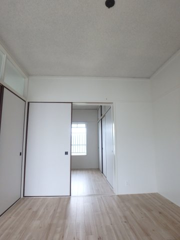 ビレッジハウス境港第三1号棟の洋室|イメージ401号室の写真