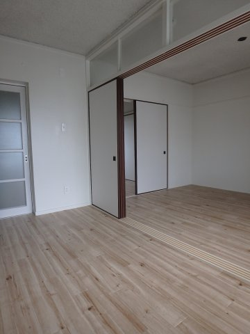 ビレッジハウス境港第三1号棟の居間・リビング|イメージ401号室の写真