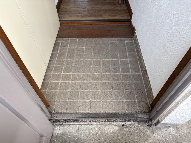 コーポ有本の玄関