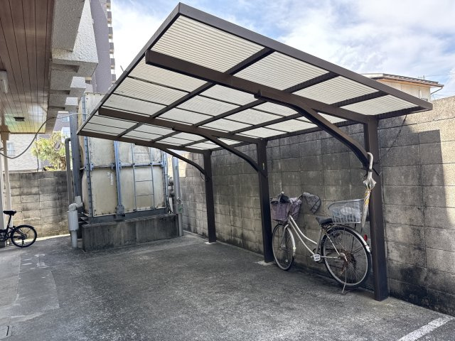 コーポ有本の駐車場