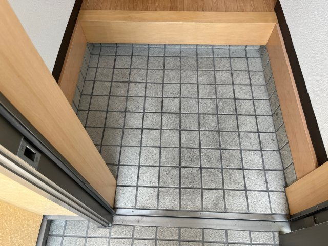 スカイルームⅠの玄関