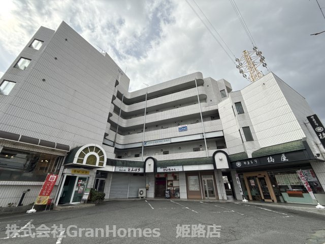 坪田ビルの外観