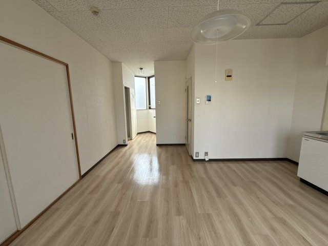 坪田ビルの居間・リビング