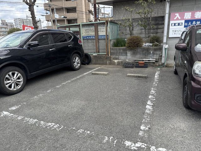 坪田ビルの駐車場