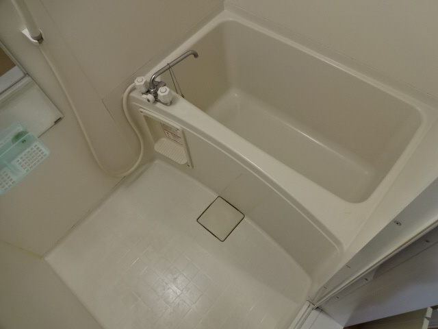 ベルフラワー岡町の浴室