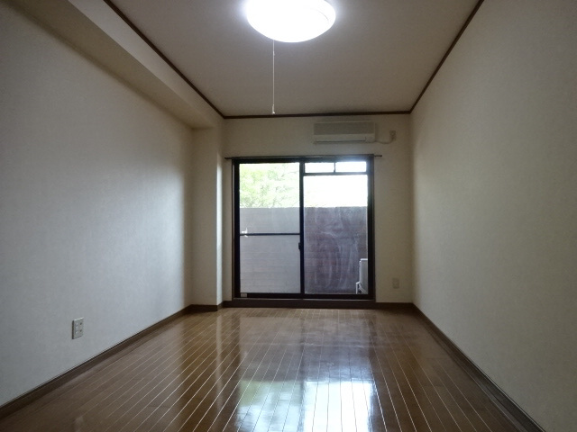 ベルフラワー山野井の居間・リビング