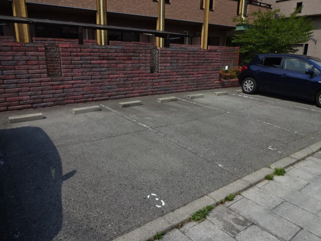 ベルフラワー山野井の駐車場