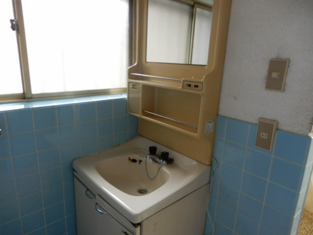 八代本町貸家の洗面所