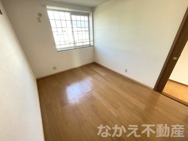 【寝室】 | 広くて明るい寝室