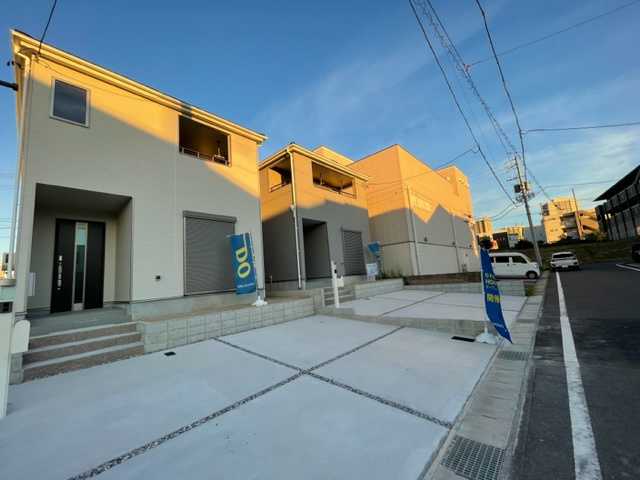 日進市米野木台第1 全2棟　＜仲介手数料無料＞東小・東中　新築一戸建ての前面道路含む現地写真|LINEから簡単お問合せ可能！
友達検索で@nqk7328tです！。外観パースです