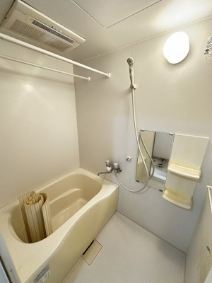 【浴室】 | アルシオーネ新ゆり | 浴室暖房乾燥機＆物干しバー付きバスルーム！ゆったりお風呂に浸かって一日の疲れもすっきりリフレッシュできますね☆