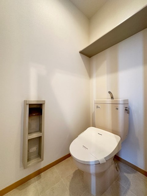 【トイレ】 | アルシオーネ新ゆり | ※参考写真※トイレは温水洗浄便座付き♪人気のバストイレ別です♪トイレが独立していると使いやすいですよね☆