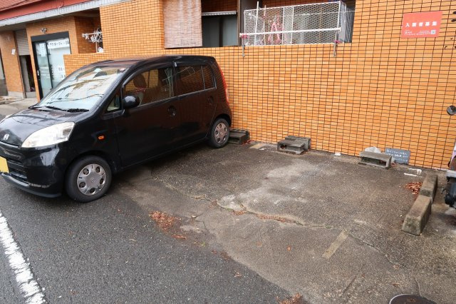 エムロード上神田の駐車場|敷地内駐車場