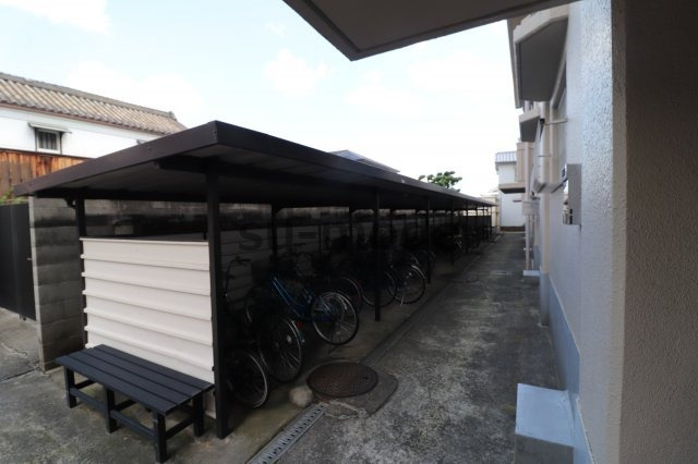 コーポスカイラークの駐車場