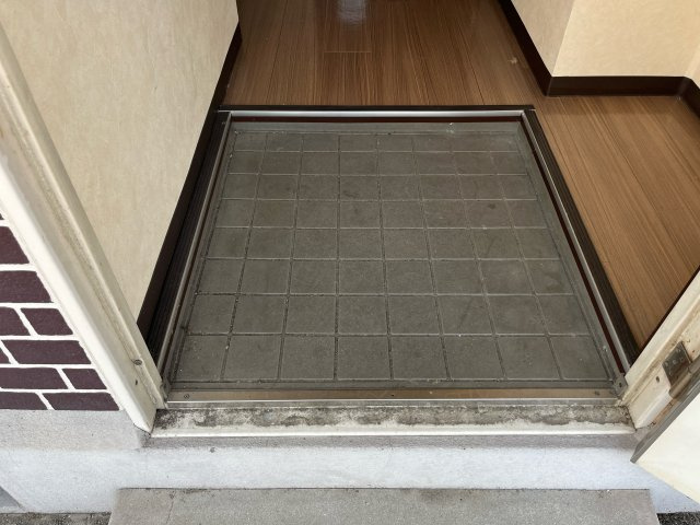 サンシティ小坂の玄関