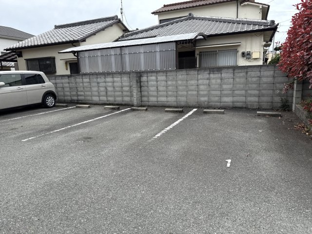 ボンヌシェール矢倉B棟の駐車場