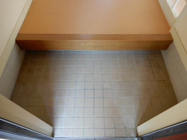 御立西メゾネットの玄関