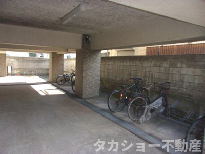 【駐車場】 | ライオンズマンション千葉中央 | 駐車場があるので、車を買う予定の方も安心です