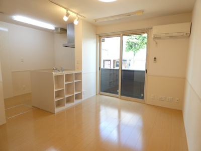 【居間・リビング】 | エミネンス | こちらの居間で趣味の時間をお楽しみください