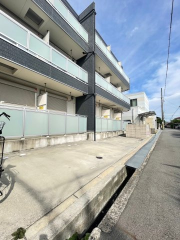 ガーデンコート正雀の駐車場