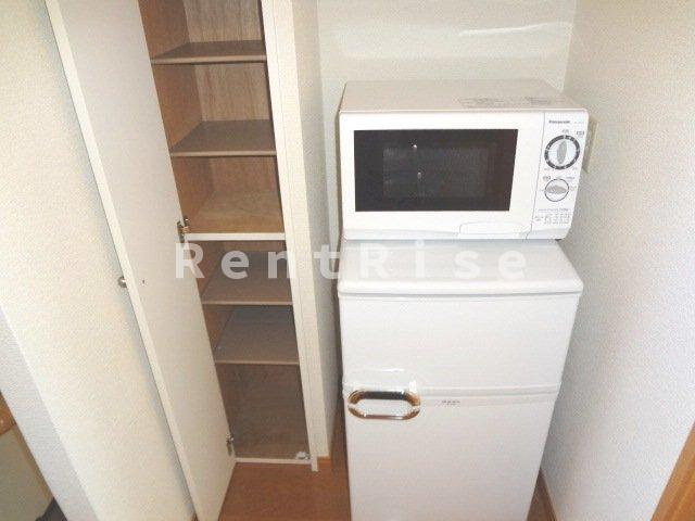 レオパレス舟入の玄関|電子レンジ、冷蔵庫、収納有り